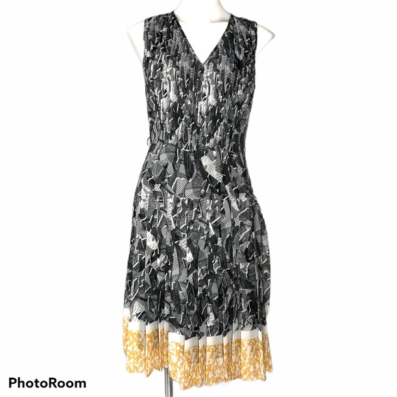 Halogen Dresses & Skirts - Halogen B&W Print Pleated Sleeveless Dress